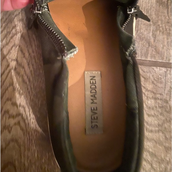 Steve Madden army slip ons - Picture 2 of 3